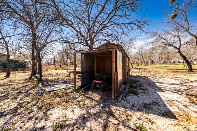 200 Mil Encinos St, Adkins, TX 78101