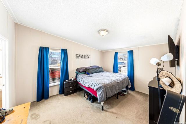 200 Mil Encinos St, Adkins, TX 78101