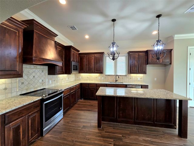 3113 Main Street, Granbury, TX 76049