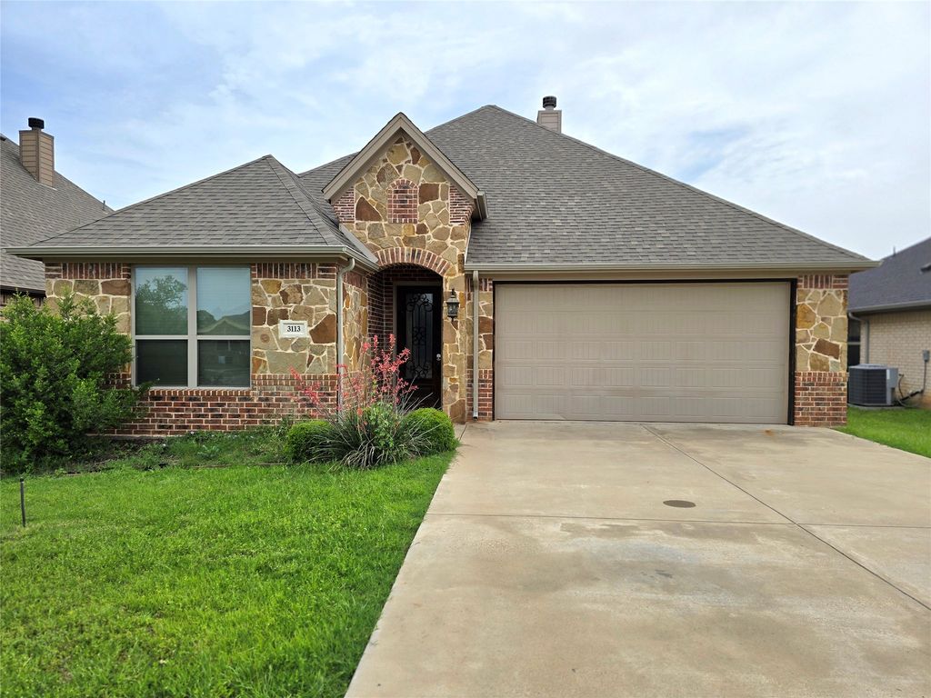 3113 Main Street, Granbury, TX 76049