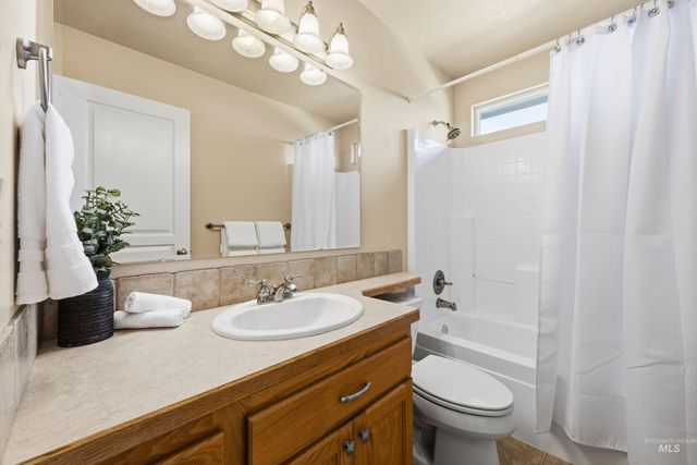 3787 N Alexis Way, Meridian, ID 83646