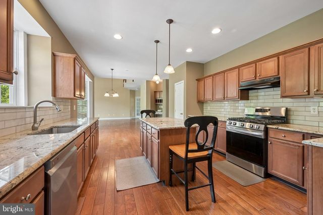 135 DESILVIO DR, Sicklerville, NJ 08081