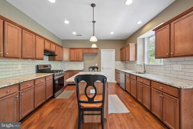 135 DESILVIO DR, Sicklerville, NJ 08081