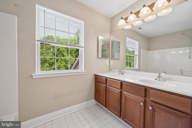 135 DESILVIO DR, Sicklerville, NJ 08081