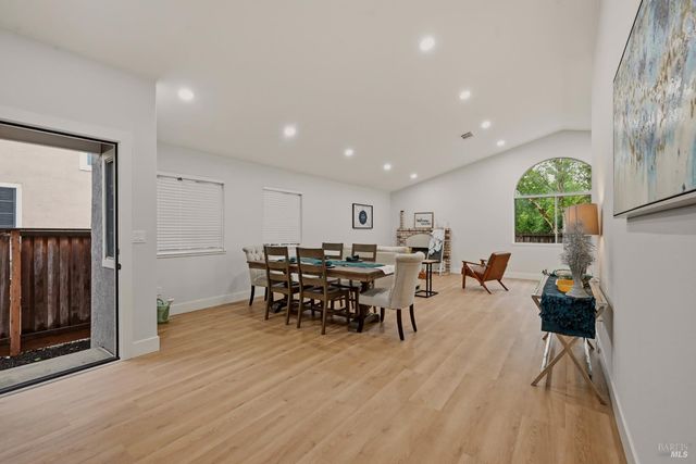 1045 Camellia Ln, Suisun City, CA 94585