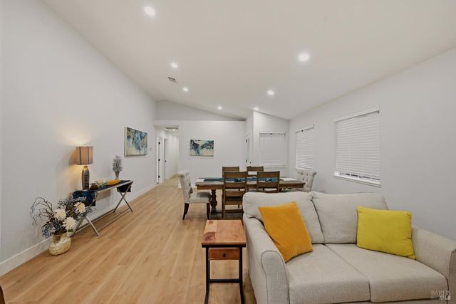 1045 Camellia Ln, Suisun City, CA 94585