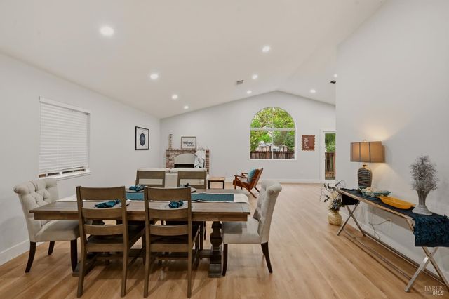 1045 Camellia Ln, Suisun City, CA 94585
