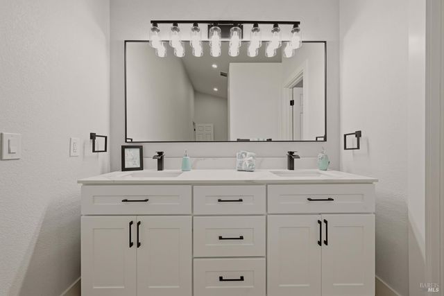 1045 Camellia Ln, Suisun City, CA 94585