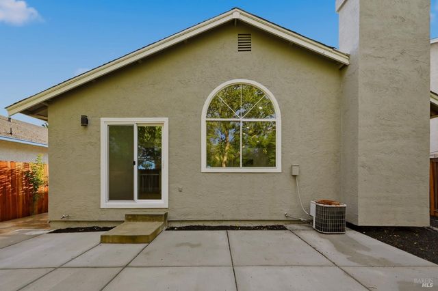 1045 Camellia Ln, Suisun City, CA 94585