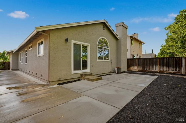 1045 Camellia Ln, Suisun City, CA 94585