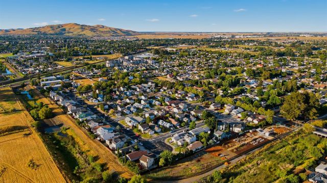 1045 Camellia Ln, Suisun City, CA 94585