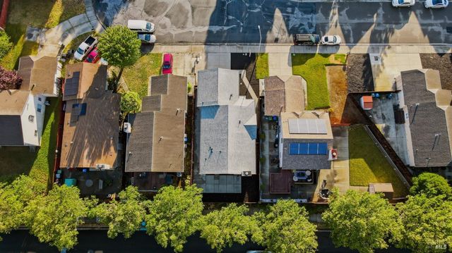 1045 Camellia Ln, Suisun City, CA 94585
