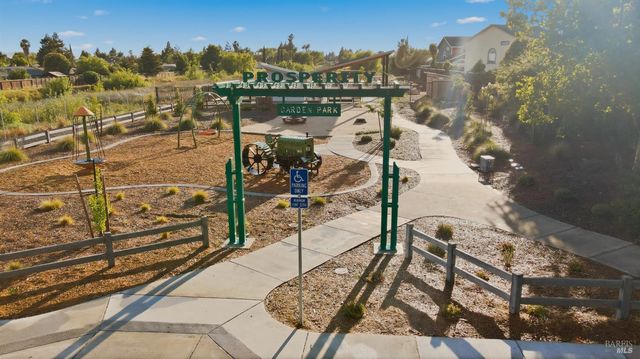 1045 Camellia Ln, Suisun City, CA 94585