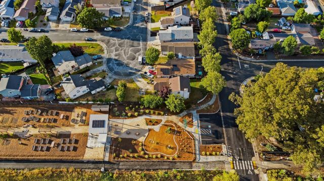 1045 Camellia Ln, Suisun City, CA 94585