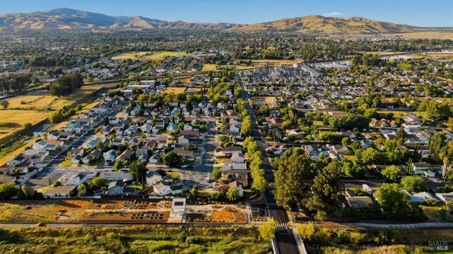 1045 Camellia Ln, Suisun City, CA 94585