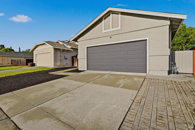 1045 Camellia Ln, Suisun City, CA 94585