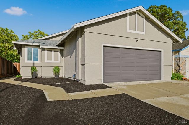 1045 Camellia Ln, Suisun City, CA 94585