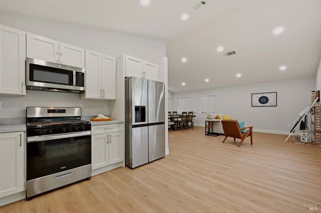 1045 Camellia Ln, Suisun City, CA 94585