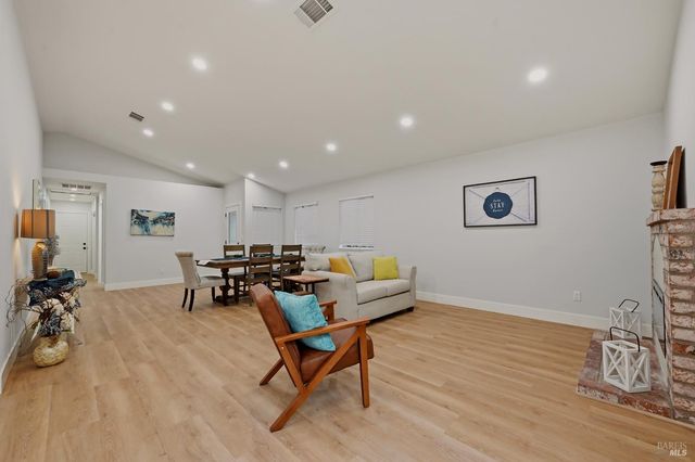 1045 Camellia Ln, Suisun City, CA 94585