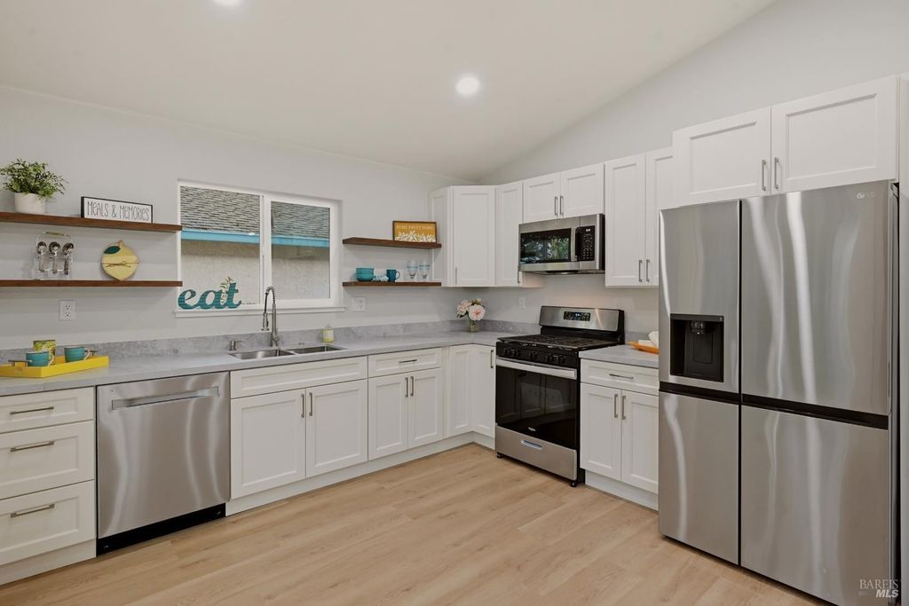 1045 Camellia Ln, Suisun City, CA 94585