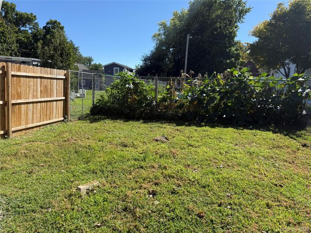 275 Robinson Avenue B, Newburgh, NY 12550