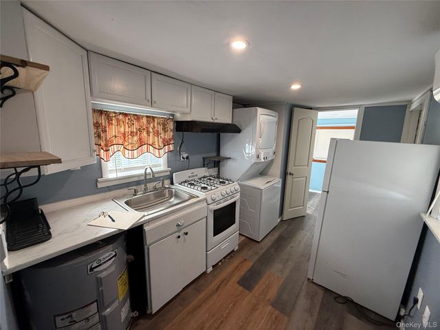 275 Robinson Avenue B, Newburgh, NY 12550