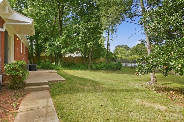 4712 Fairheath Road, Charlotte, NC 28210