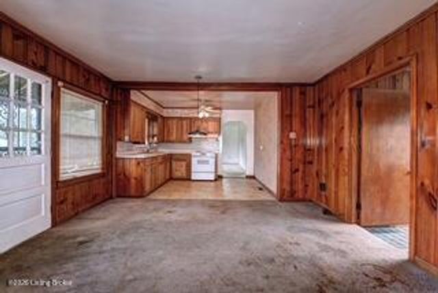 307 Gilliland Rd, Louisville, KY 40245