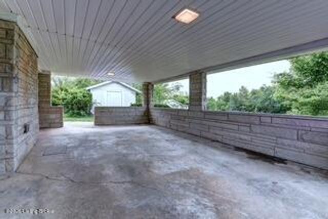 307 Gilliland Rd, Louisville, KY 40245