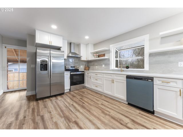 8767 N PENINSULAR Ave, Portland, OR 97217