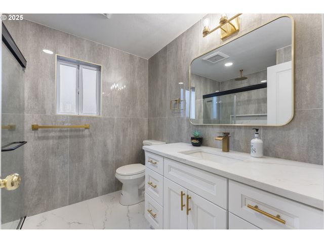 8767 N PENINSULAR Ave, Portland, OR 97217