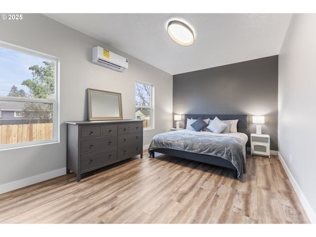 8767 N PENINSULAR Ave, Portland, OR 97217