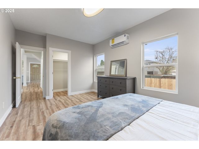 8767 N PENINSULAR Ave, Portland, OR 97217