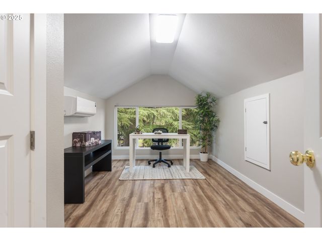 8767 N PENINSULAR Ave, Portland, OR 97217