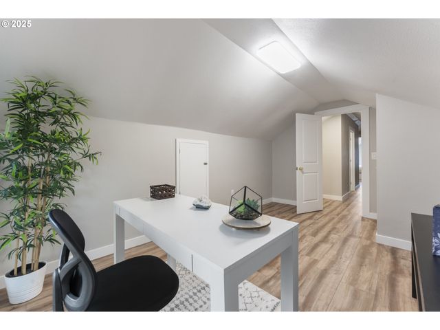8767 N PENINSULAR Ave, Portland, OR 97217