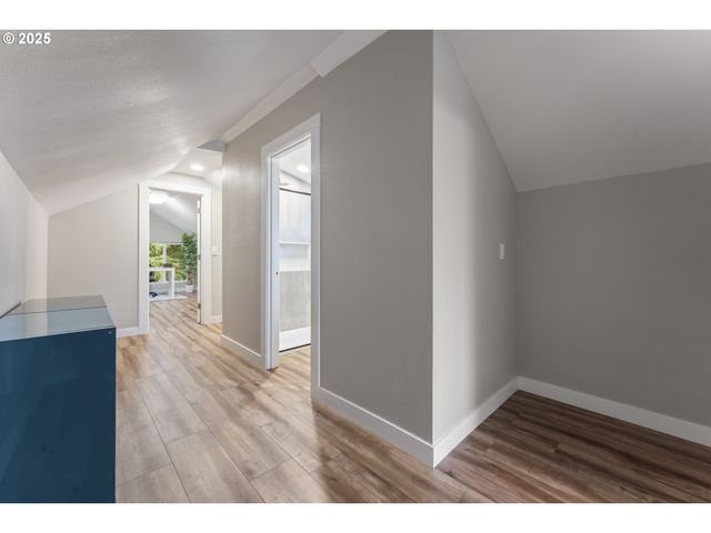 8767 N PENINSULAR Ave, Portland, OR 97217