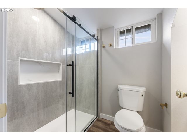 8767 N PENINSULAR Ave, Portland, OR 97217