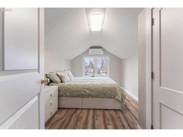 8767 N PENINSULAR Ave, Portland, OR 97217