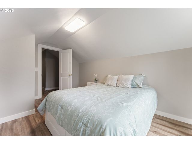 8767 N PENINSULAR Ave, Portland, OR 97217