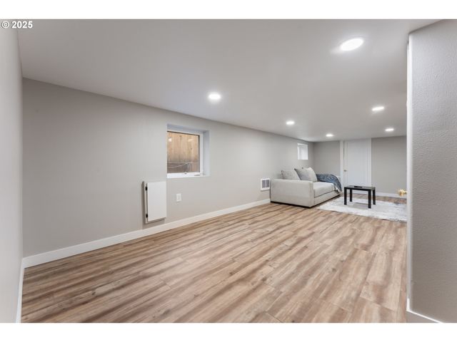 8767 N PENINSULAR Ave, Portland, OR 97217