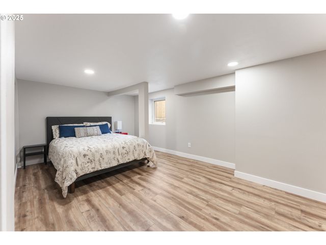 8767 N PENINSULAR Ave, Portland, OR 97217