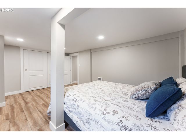 8767 N PENINSULAR Ave, Portland, OR 97217