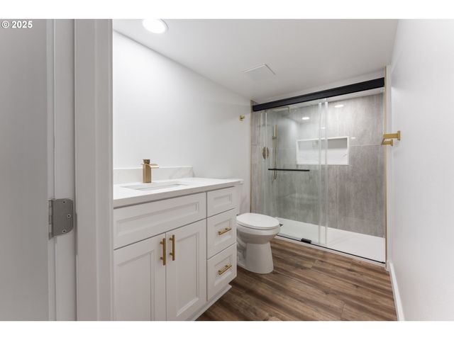 8767 N PENINSULAR Ave, Portland, OR 97217