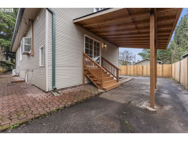 8767 N PENINSULAR Ave, Portland, OR 97217