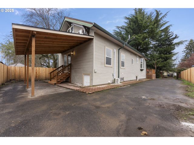 8767 N PENINSULAR Ave, Portland, OR 97217