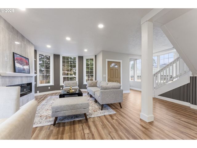 8767 N PENINSULAR Ave, Portland, OR 97217