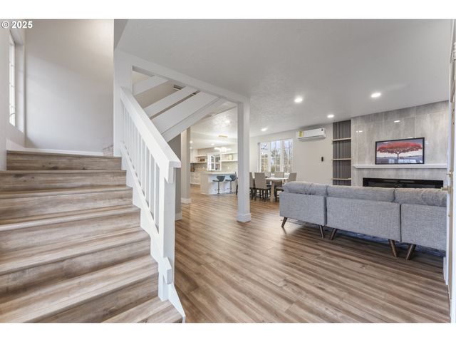 8767 N PENINSULAR Ave, Portland, OR 97217