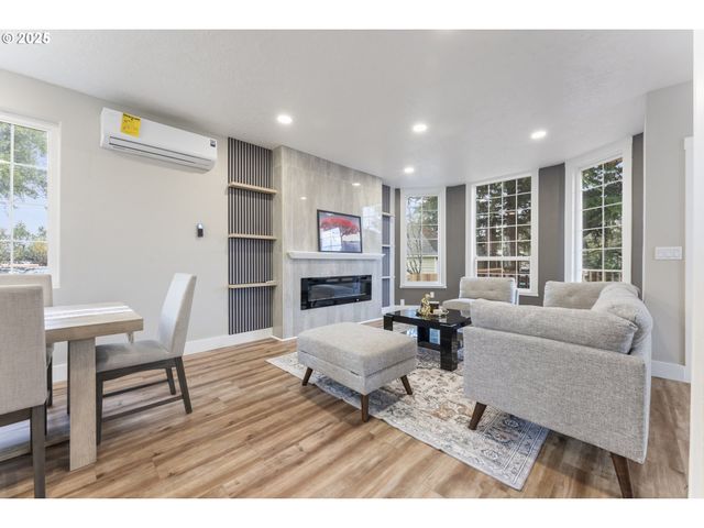 8767 N PENINSULAR Ave, Portland, OR 97217