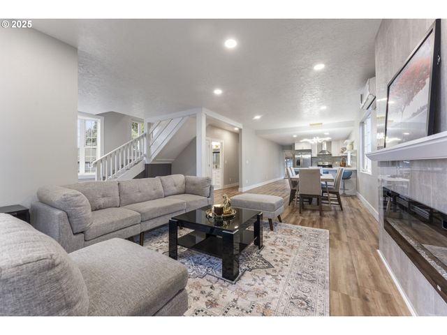 8767 N PENINSULAR Ave, Portland, OR 97217