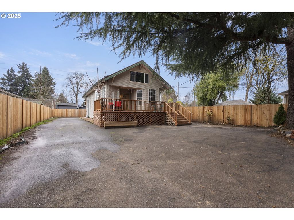 8767 N PENINSULAR Ave, Portland, OR 97217